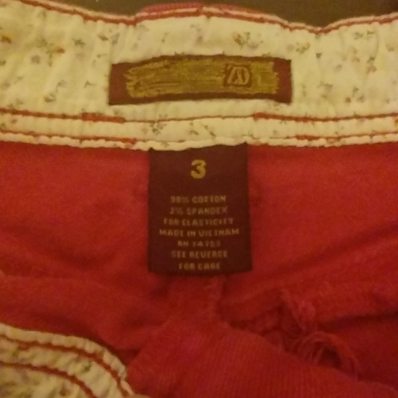 Red shorts - Picture 3 of 3